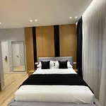 4 酒店