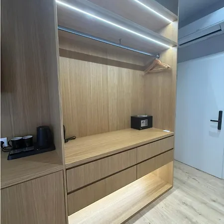 4 Hotel