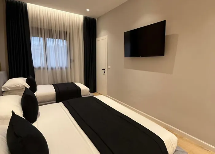 4 מלון טיראנה